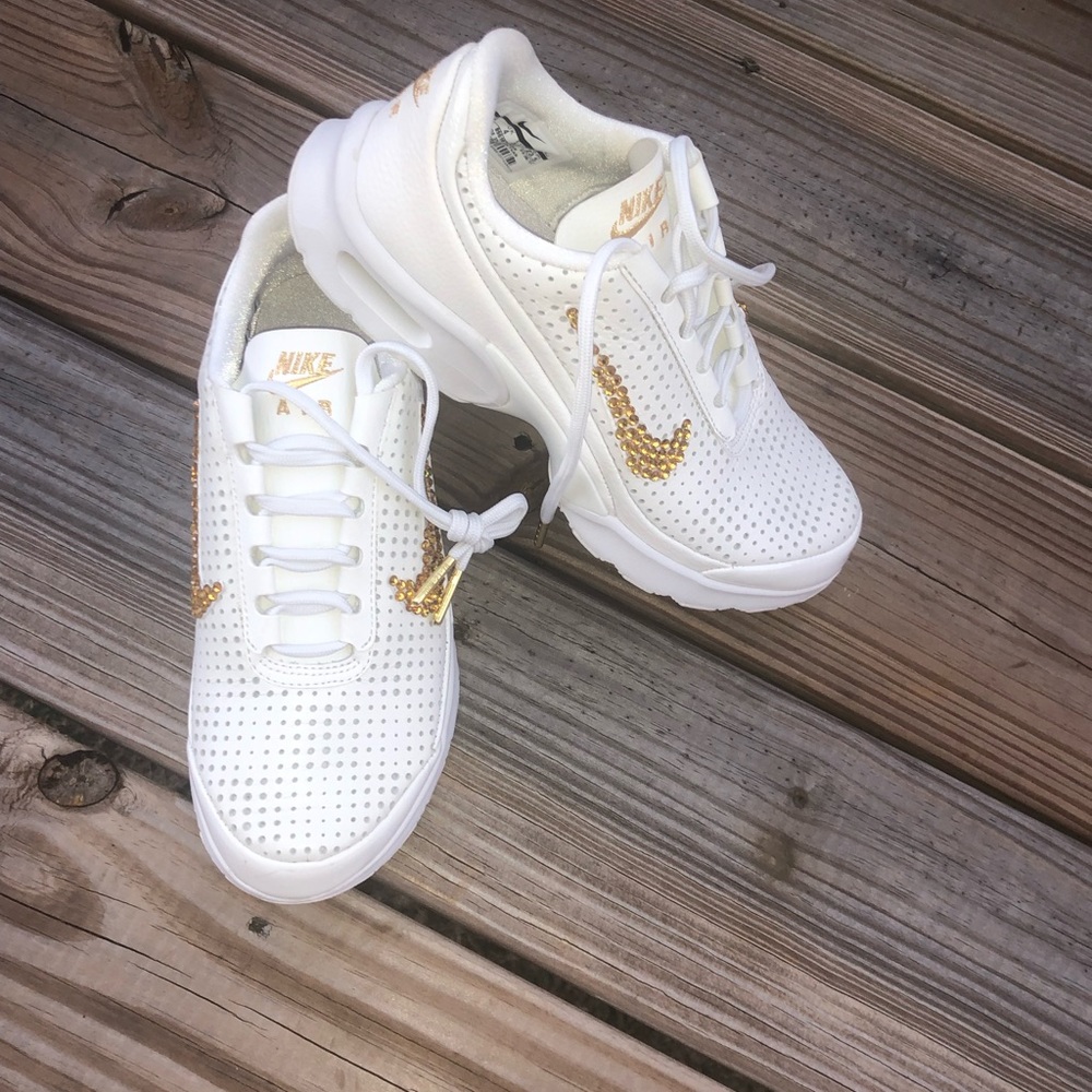 NWB Women’s Bedazzled Nike Size 6.5 - Picture 5 of 5